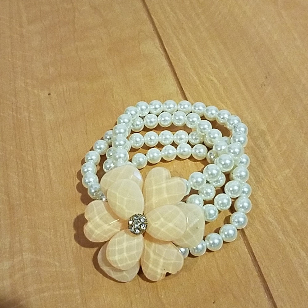Pearl bracelet